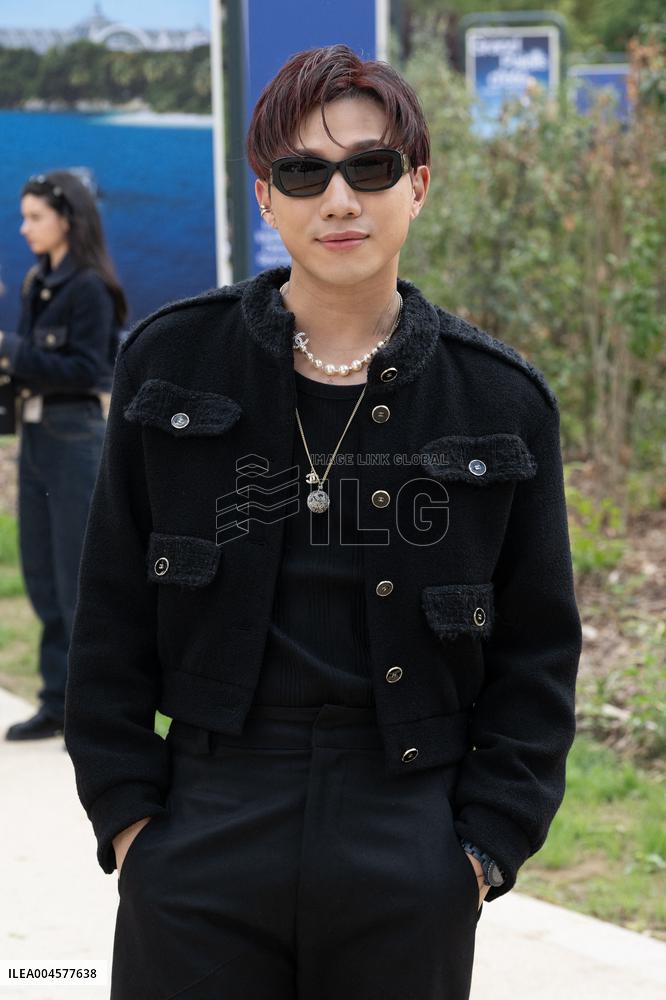 PFW - Chanel Outside Arrivals