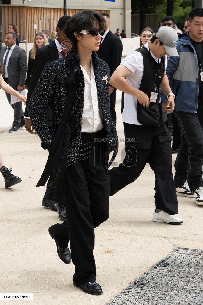 PFW - Chanel Outside Arrivals