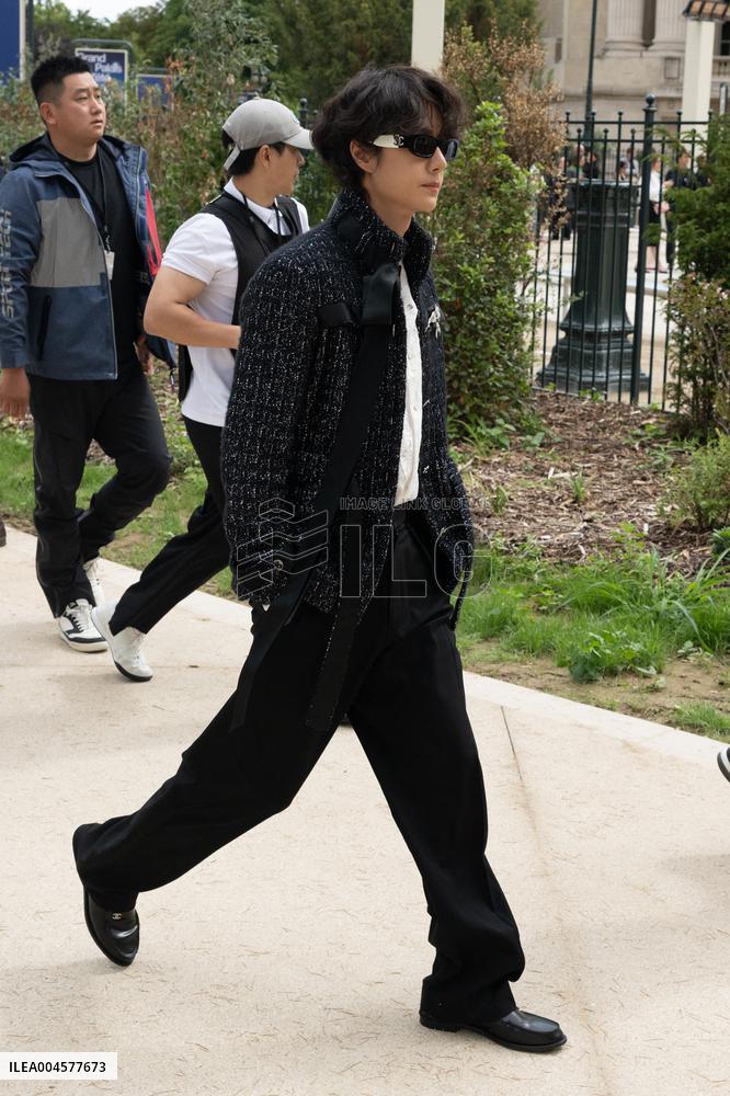 PFW - Chanel Outside Arrivals