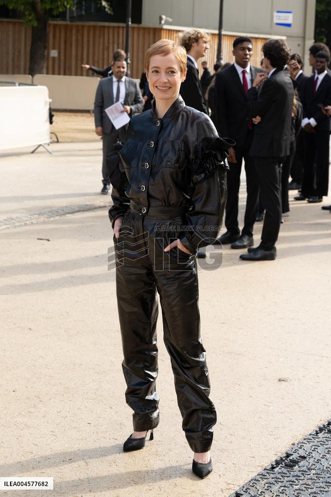 PFW - Chanel Outside Arrivals