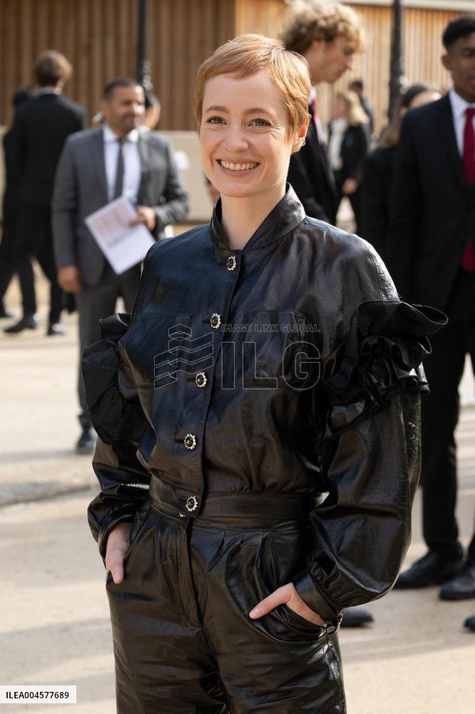 PFW - Chanel Outside Arrivals