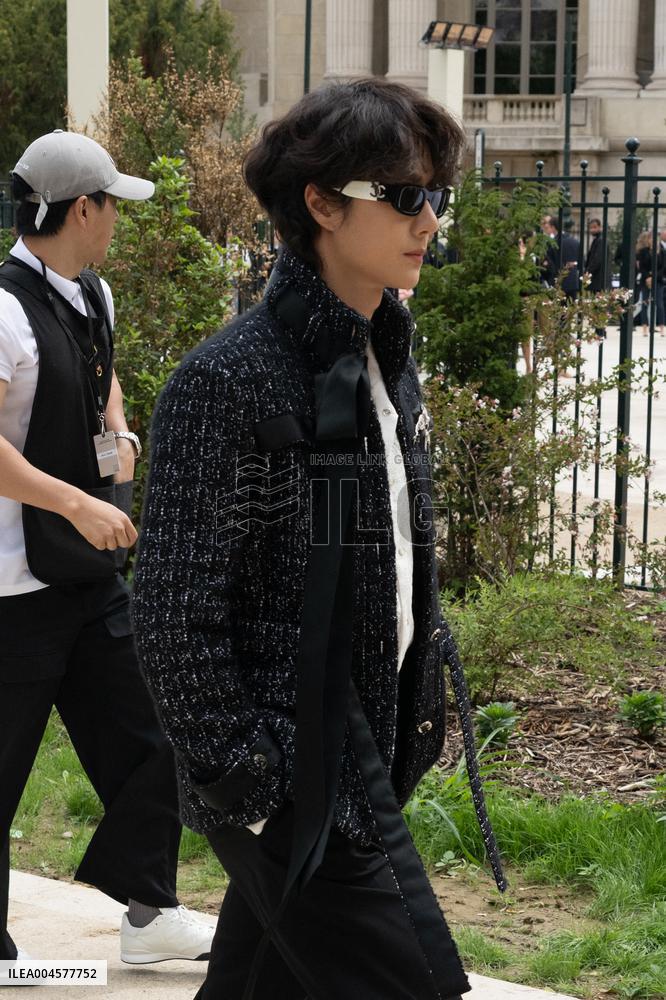 PFW - Chanel Outside Arrivals