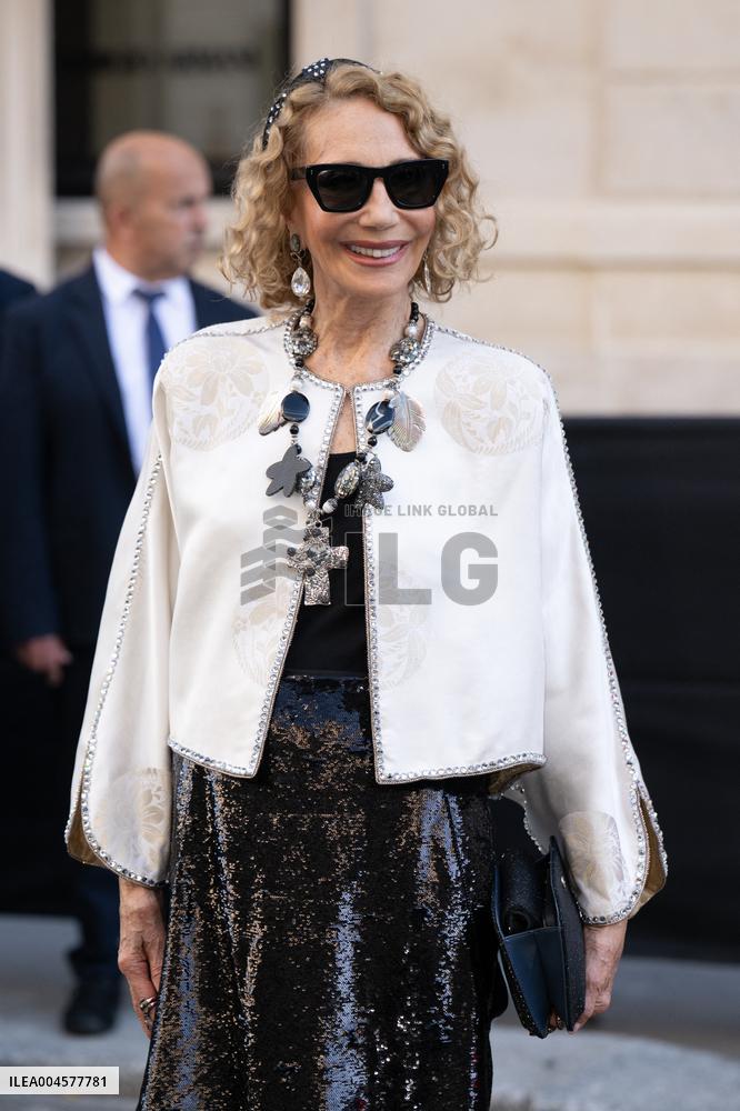 PFW - Georgio Armani Outside Arrivals