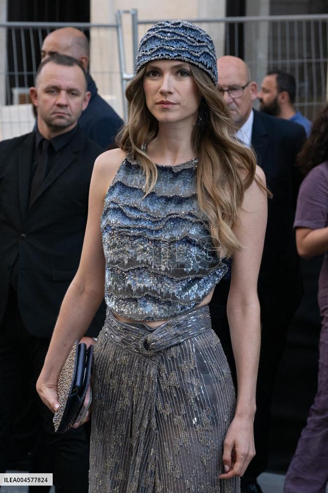 PFW - Georgio Armani Outside Arrivals