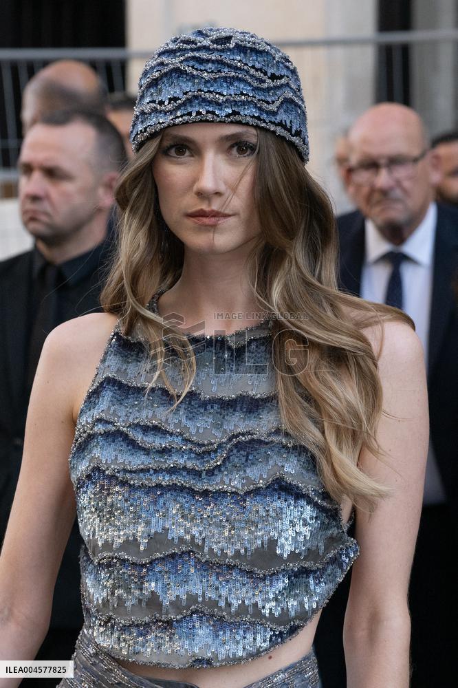 PFW - Georgio Armani Outside Arrivals