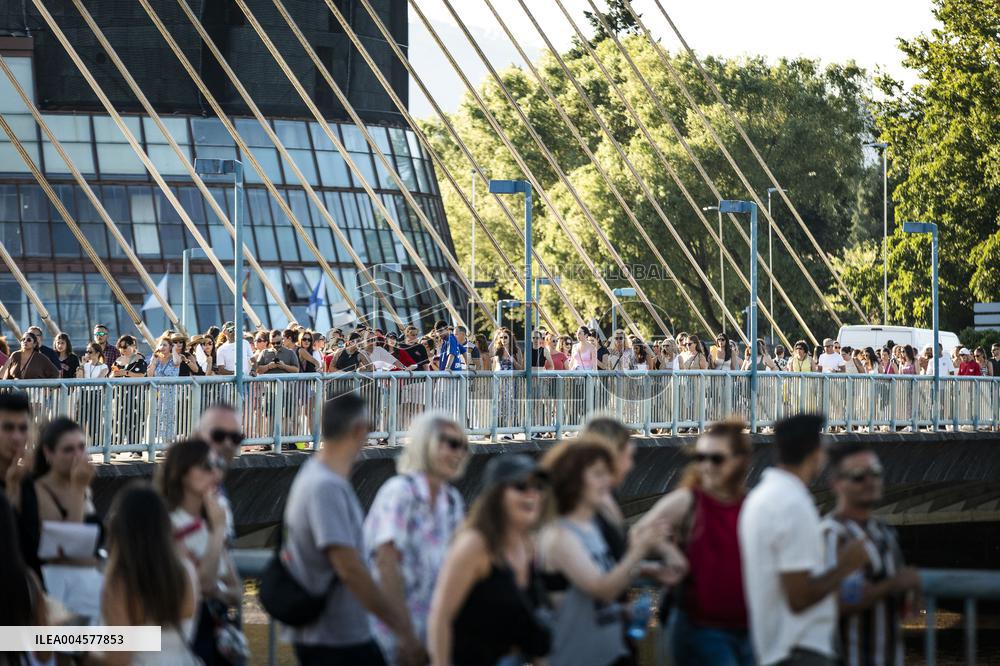 Fans At Jennifer Lopez Concert - Pontevedra