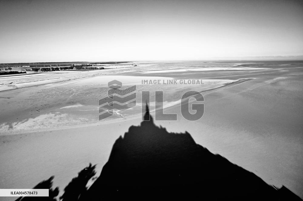 Zeus The Olympic Horse Arrives At Mont Saint-Michel