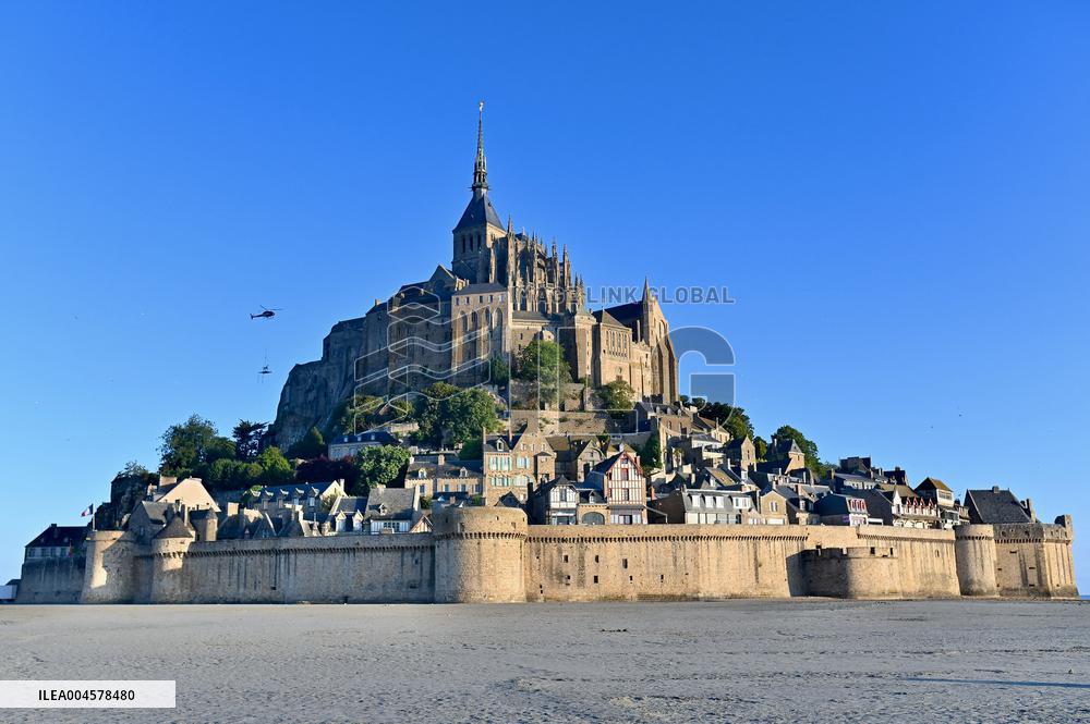Zeus The Olympic Horse Arrives At Mont Saint-Michel
