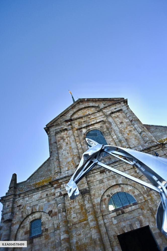 Zeus The Olympic Horse Arrives At Mont Saint-Michel