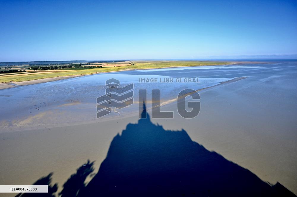 Zeus The Olympic Horse Arrives At Mont Saint-Michel