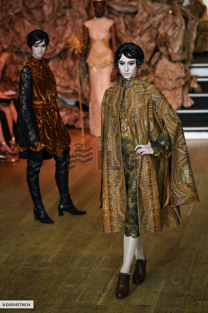 PFW - Franck Sorbier Runway in Paris FA