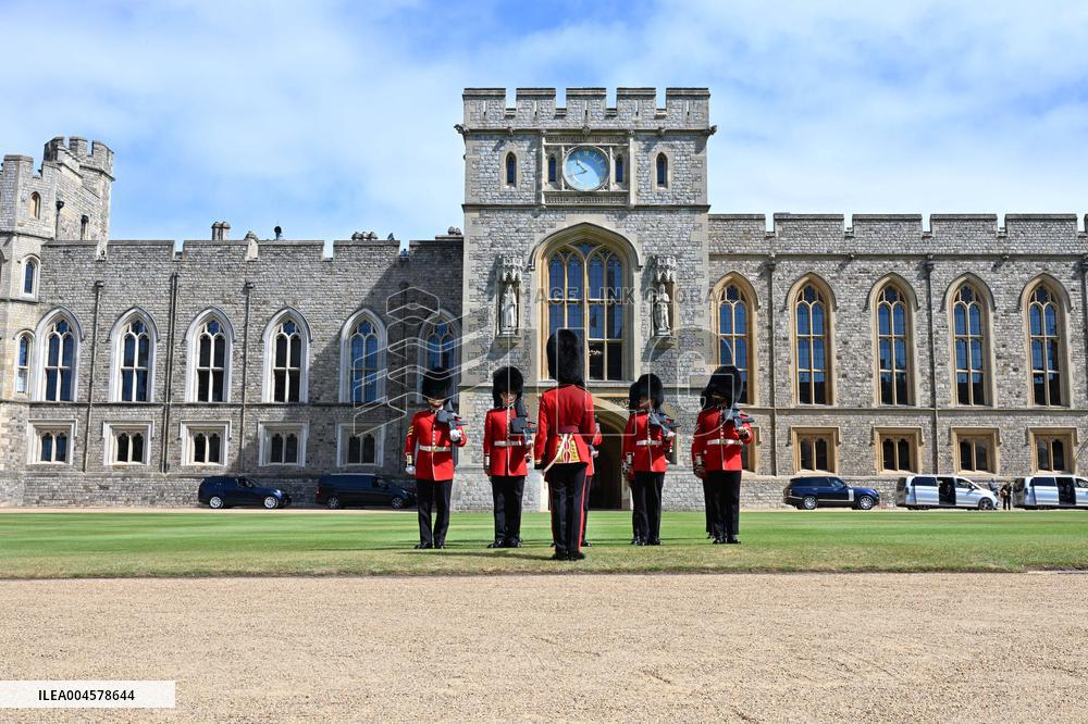 Macron Visits The Windsor Castle Gardens - Berkshire