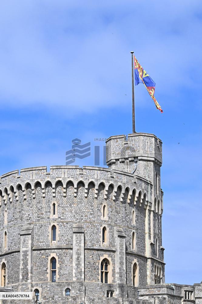 Macron Visits The Windsor Castle Gardens - Berkshire