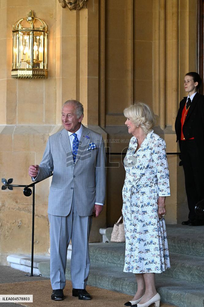 Macron Visits The Windsor Castle Gardens - Berkshire
