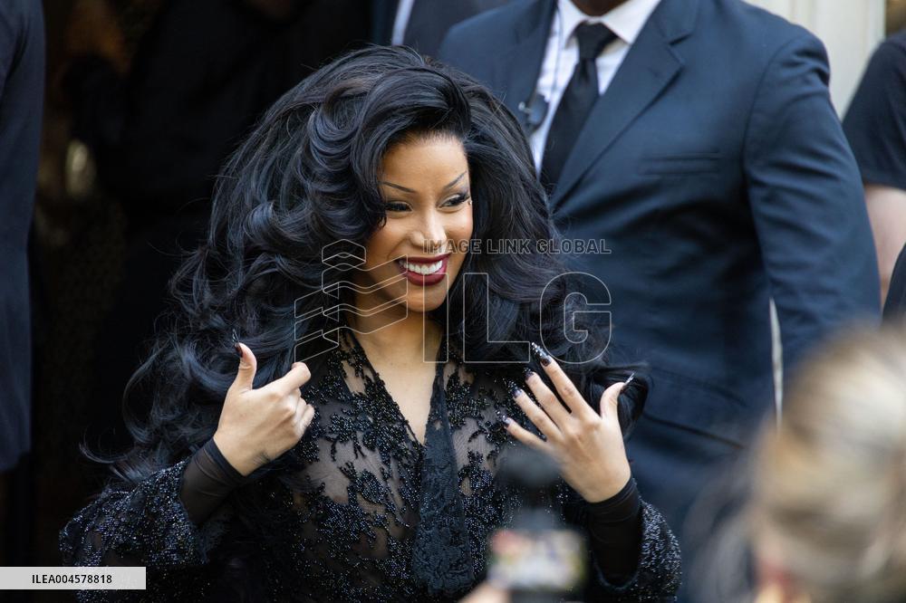 PFW Balenciaga Outside Arrivals NB