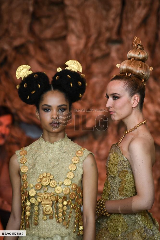 PFW - Franck Sorbier Runway in Paris FA