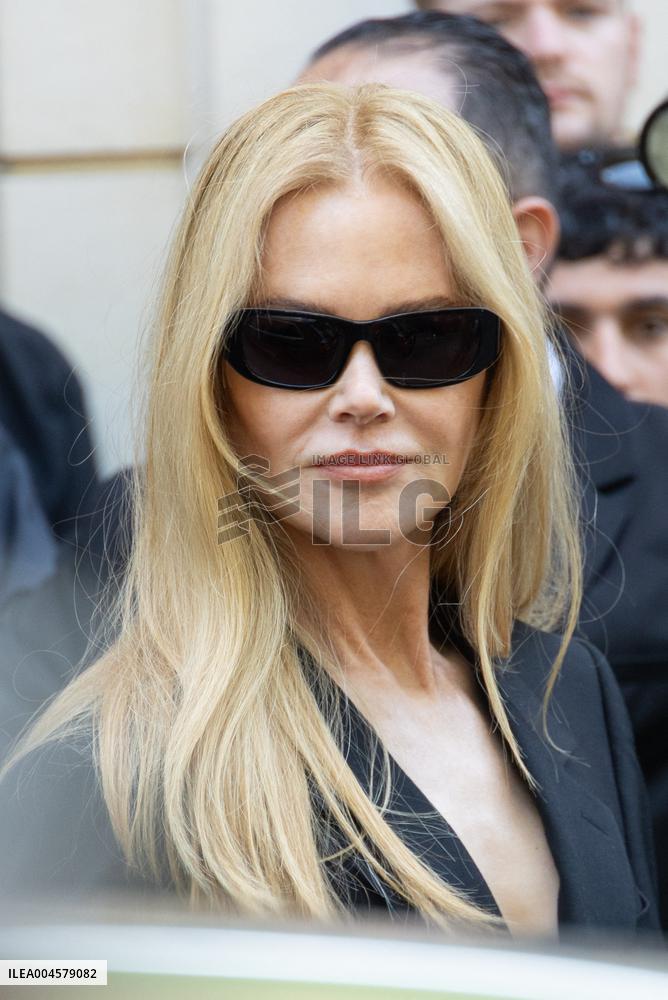 PFW Balenciaga Outside Arrivals NB