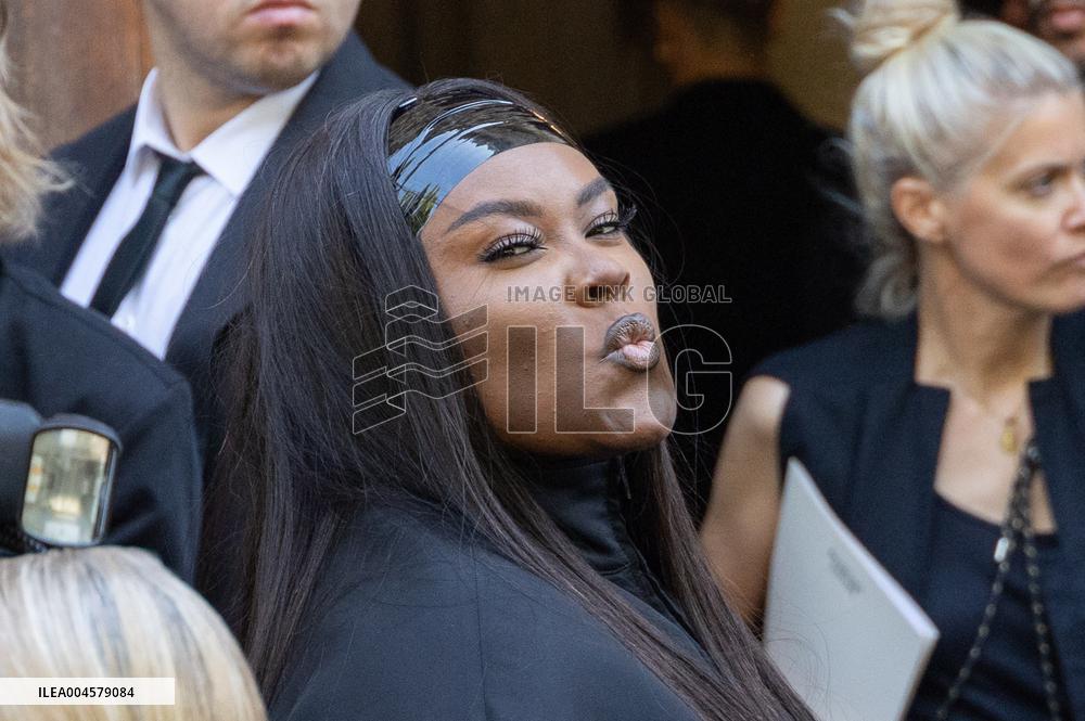 PFW Balenciaga Outside Arrivals NB