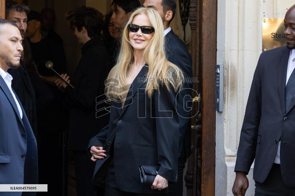 PFW Balenciaga Outside Arrivals NB