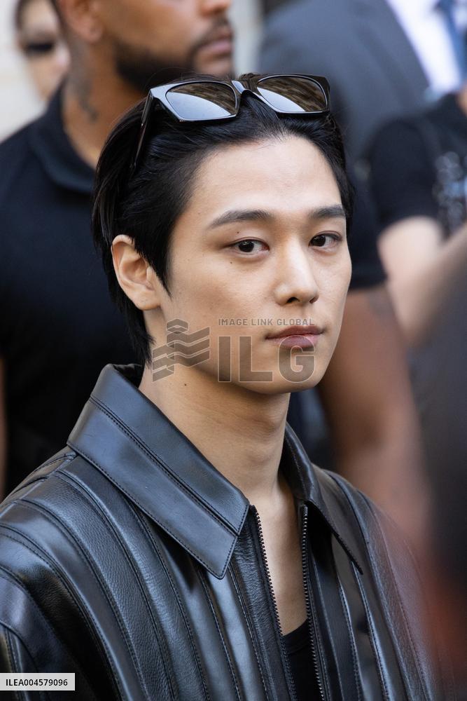 PFW Balenciaga Outside Arrivals NB