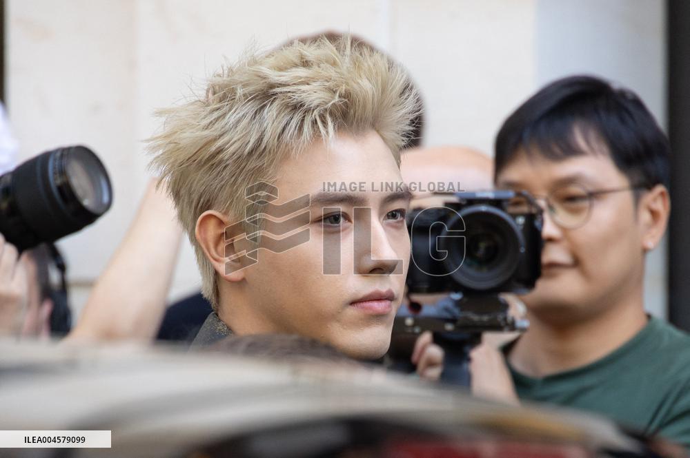 PFW Balenciaga Outside Arrivals NB