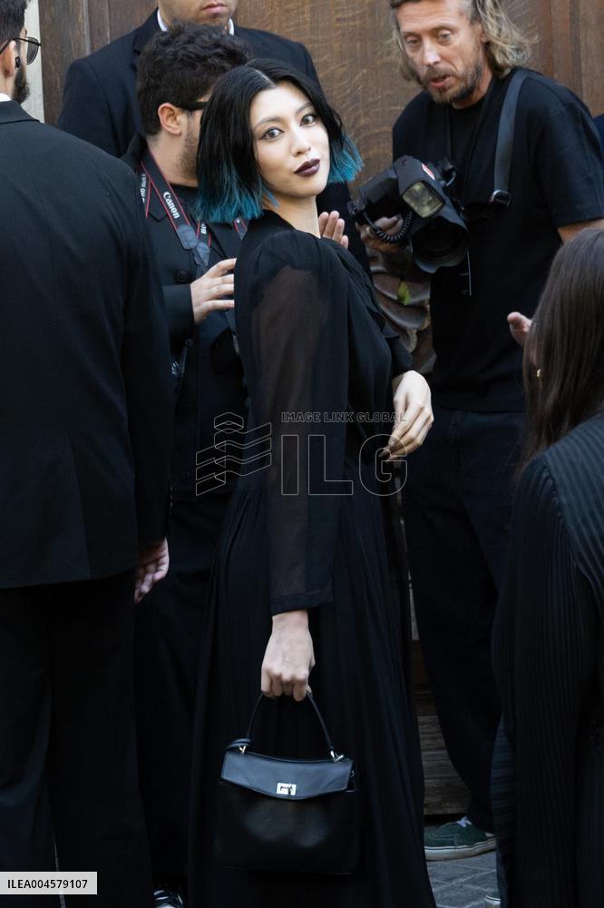 PFW Balenciaga Outside Arrivals NB