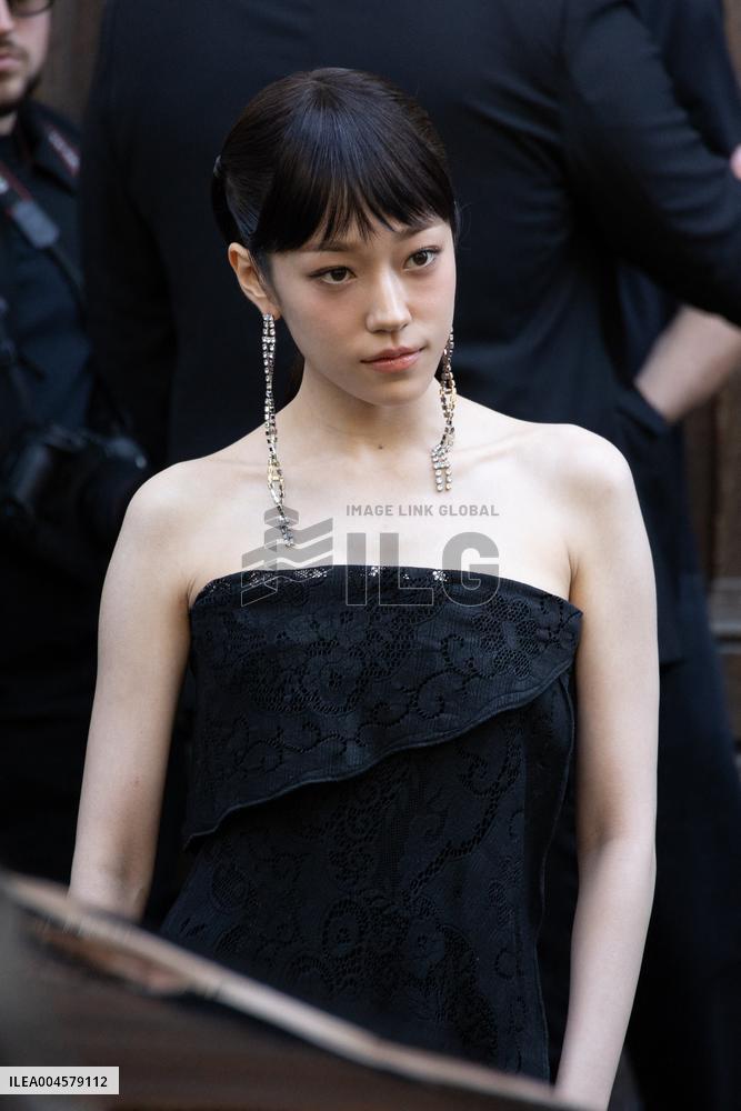 PFW Balenciaga Outside Arrivals NB