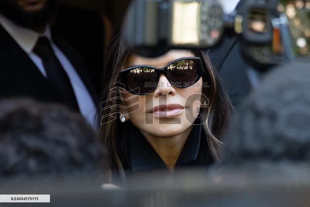 PFW Balenciaga Outside Arrivals NB