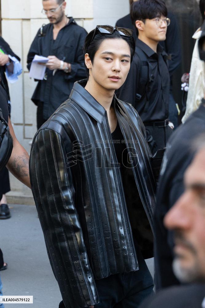 PFW Balenciaga Outside Arrivals NB