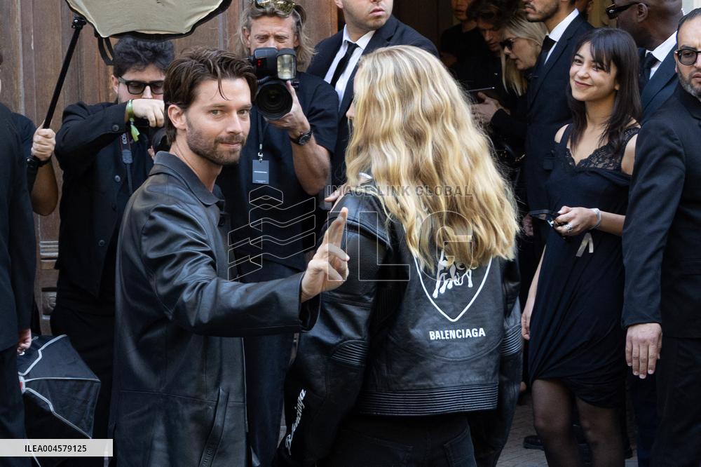 PFW Balenciaga Outside Arrivals NB