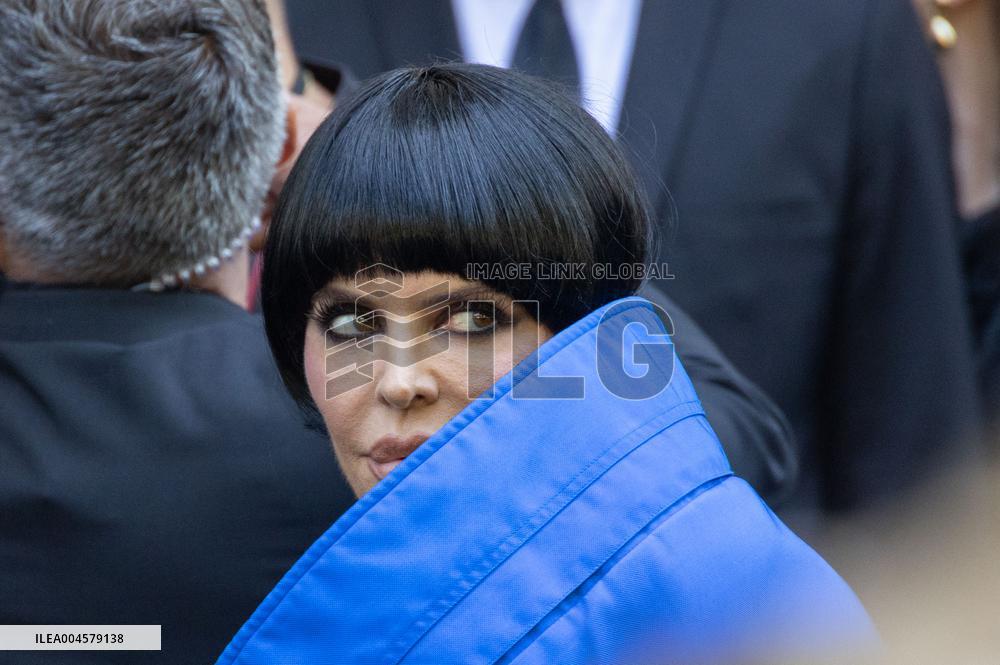 PFW Balenciaga Outside Arrivals NB