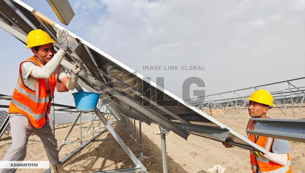 PV Construction in Xinjiang Gobi Desert
