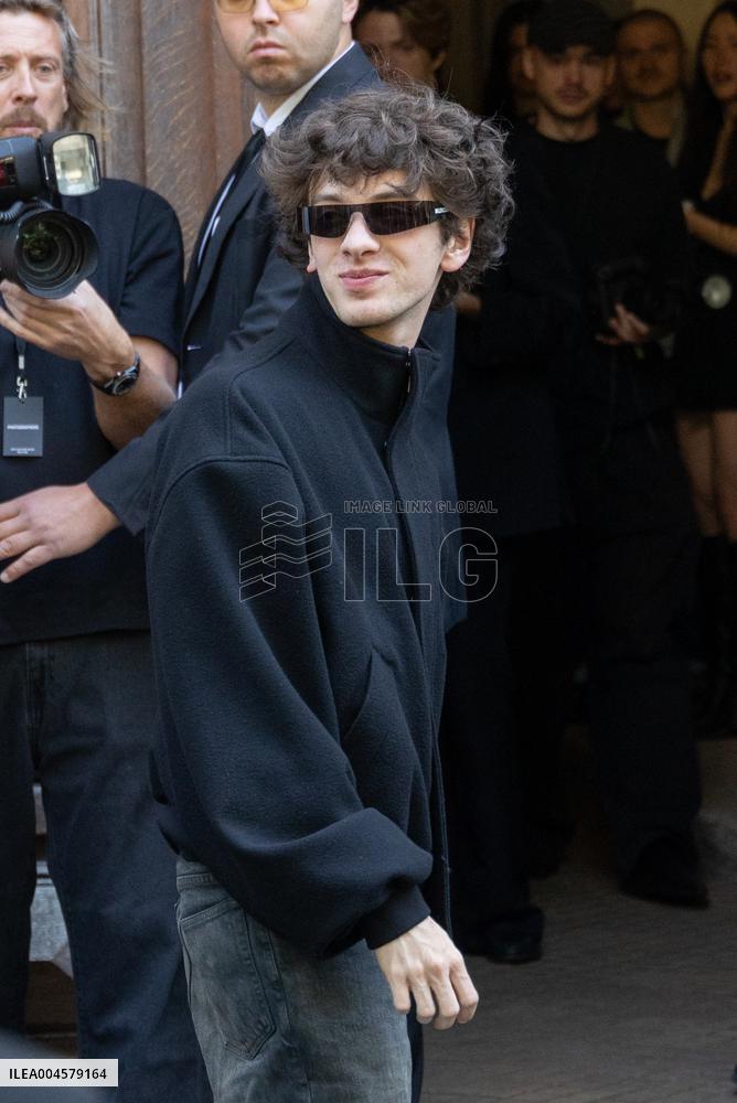 PFW Balenciaga Outside Arrivals NB