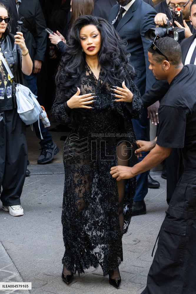 PFW Balenciaga Outside Arrivals NB