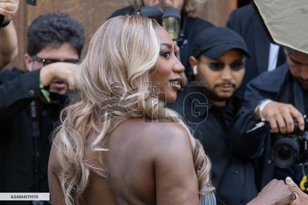 PFW Balenciaga Outside Arrivals NB