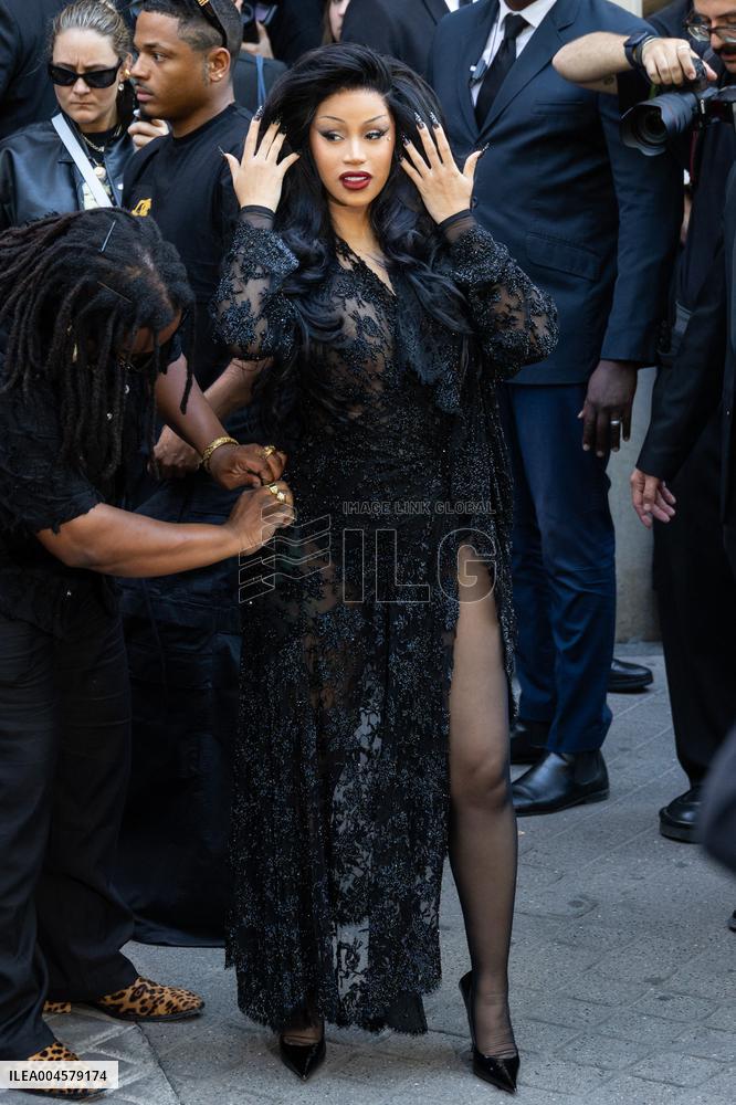 PFW Balenciaga Outside Arrivals NB