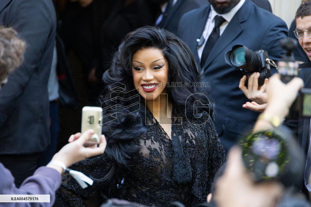 PFW Balenciaga Outside Arrivals NB