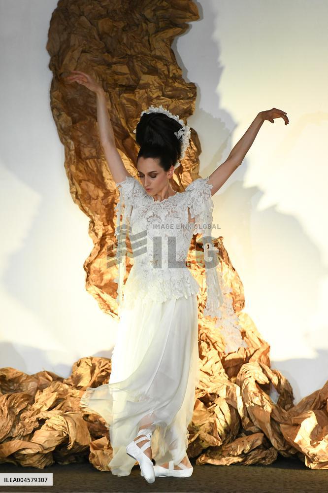 PFW - Franck Sorbier Runway in Paris FA