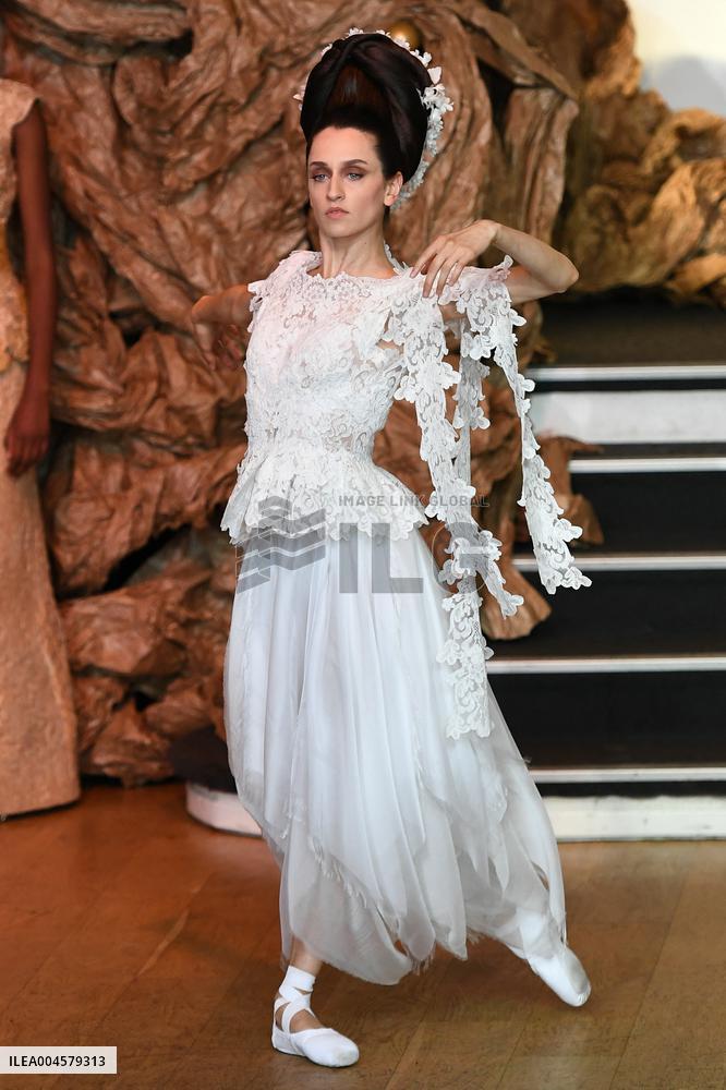 PFW - Franck Sorbier Runway in Paris FA