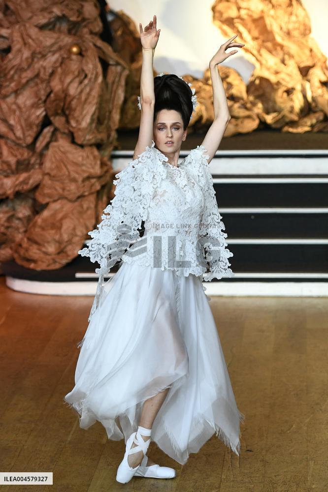 PFW - Franck Sorbier Runway in Paris FA