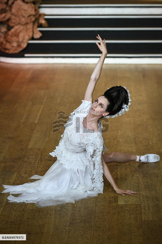 PFW - Franck Sorbier Runway in Paris FA
