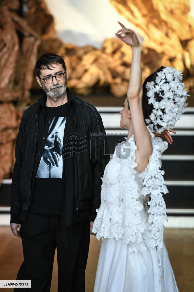 PFW - Franck Sorbier Runway in Paris FA