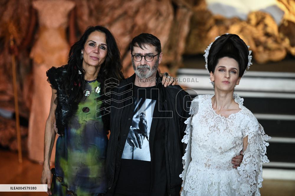 PFW - Franck Sorbier Runway in Paris FA