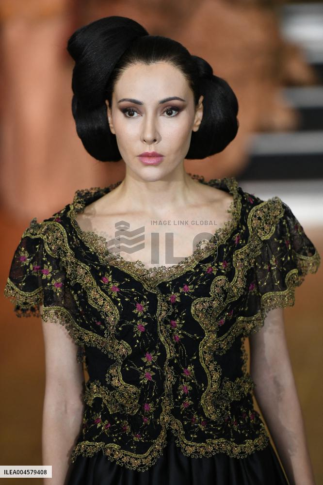 PFW - Franck Sorbier Runway in Paris FA