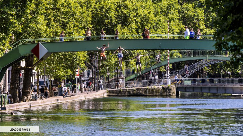 Illustration - Baignade - Paris - Seine