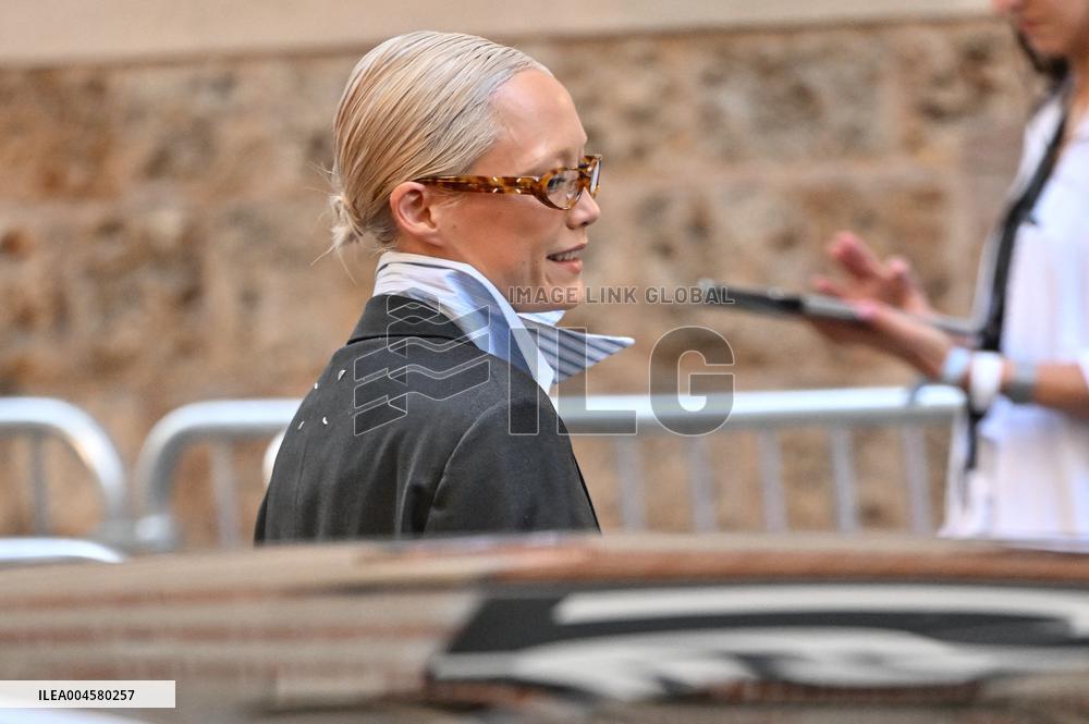 PFW Margiela Outside Arrivals