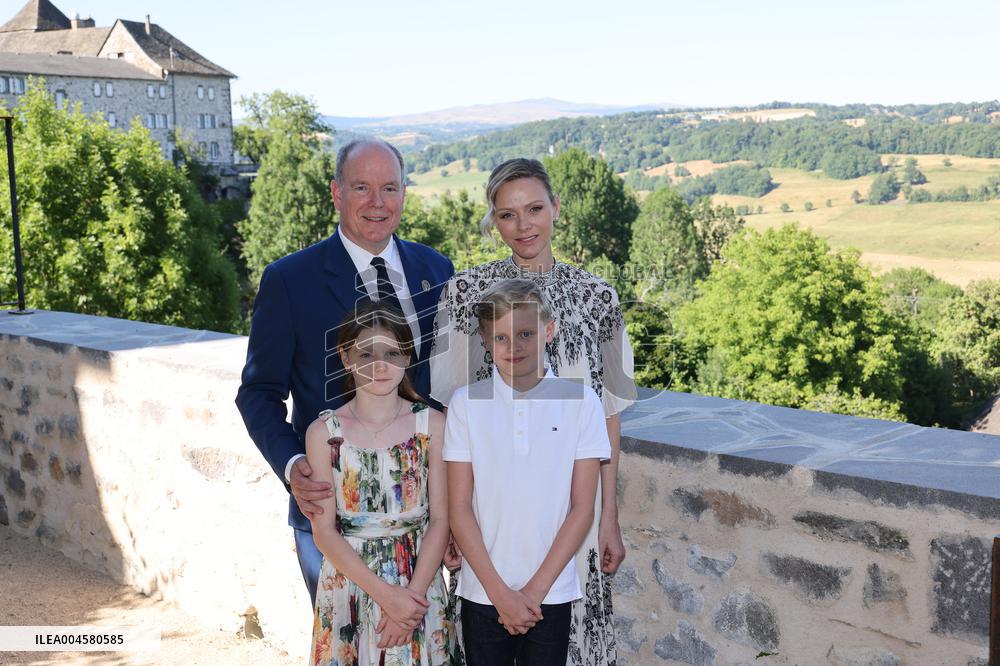 NO TABLOIDS WEB & PRINT - Princely Family of Monaco in Visit -Carlat
