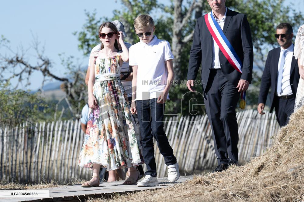 NO TABLOIDS WEB & PRINT - Princely Family of Monaco in Visit  - Carlat