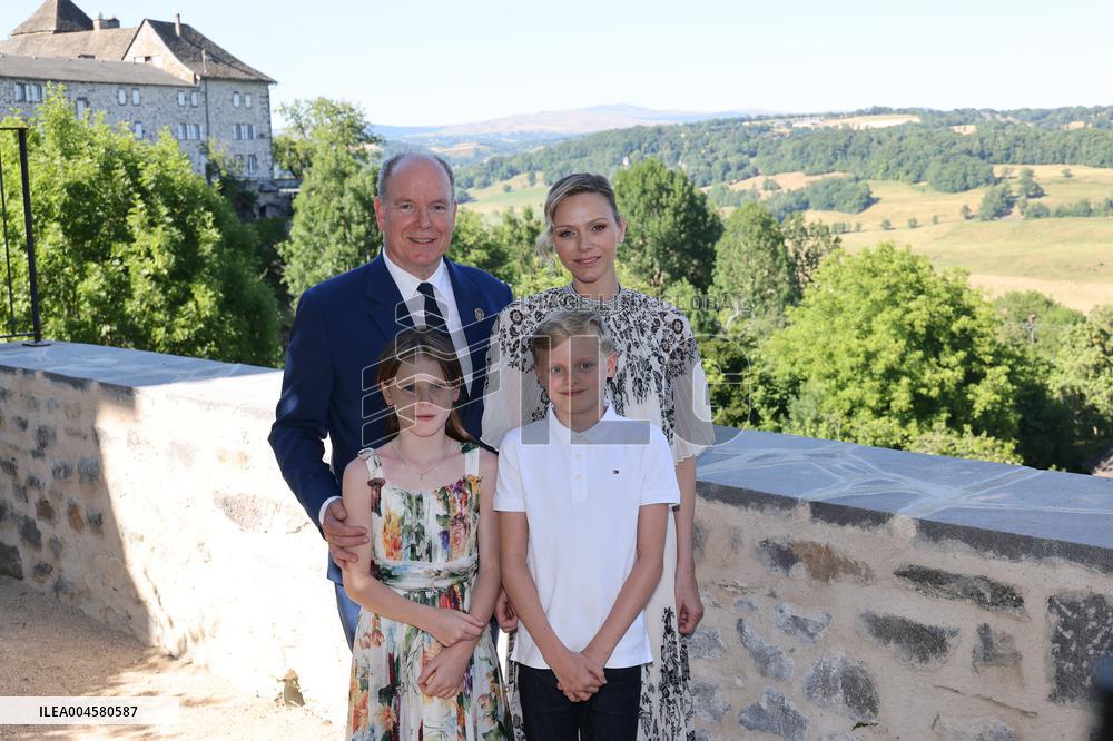 NO TABLOIDS WEB & PRINT - Princely Family of Monaco in Visit -Carlat