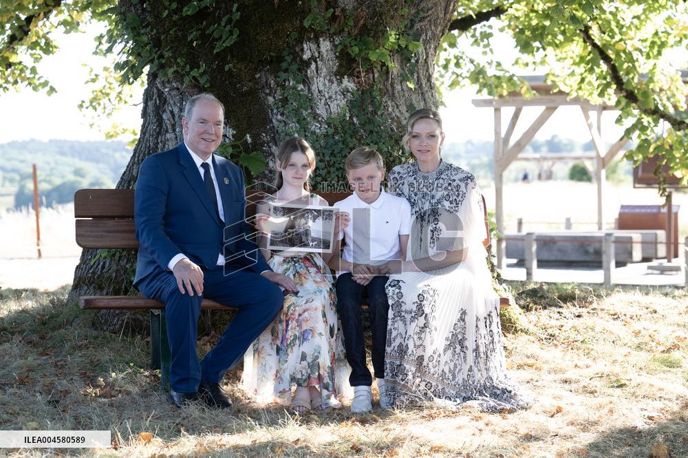 NO TABLOIDS WEB & PRINT - Princely Family of Monaco in Visit  - Carlat